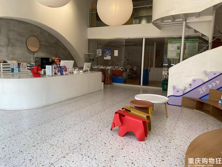 小朋友乳牙掉了后新牙不整齐，在多乐齿科做牙齿矫正，效果明显