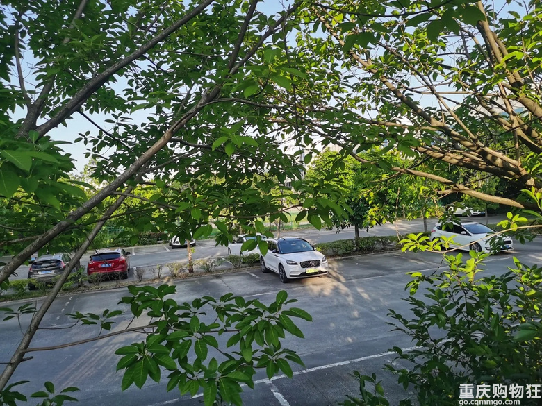 长安福特汽车回兴工厂停产了吗？员工的车熙熙攘攘的停得不多