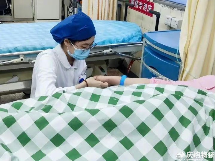 独居老人没开空调致热痉挛咬断两颗牙