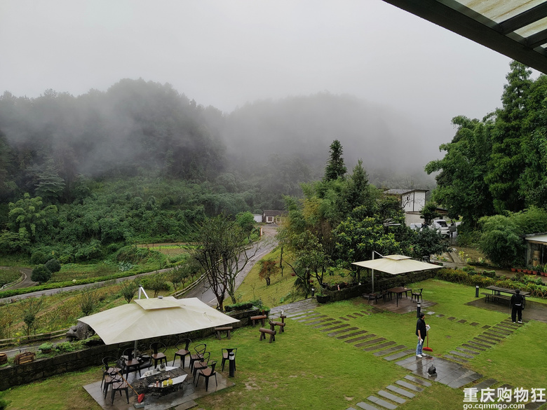 假期去山里呼吸新鲜空气