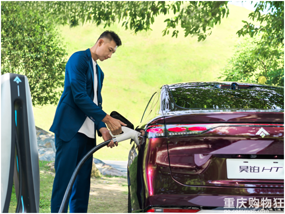21.39万起售，鸥翼门+800V 5C超充，昊铂HT精英家庭移动的家