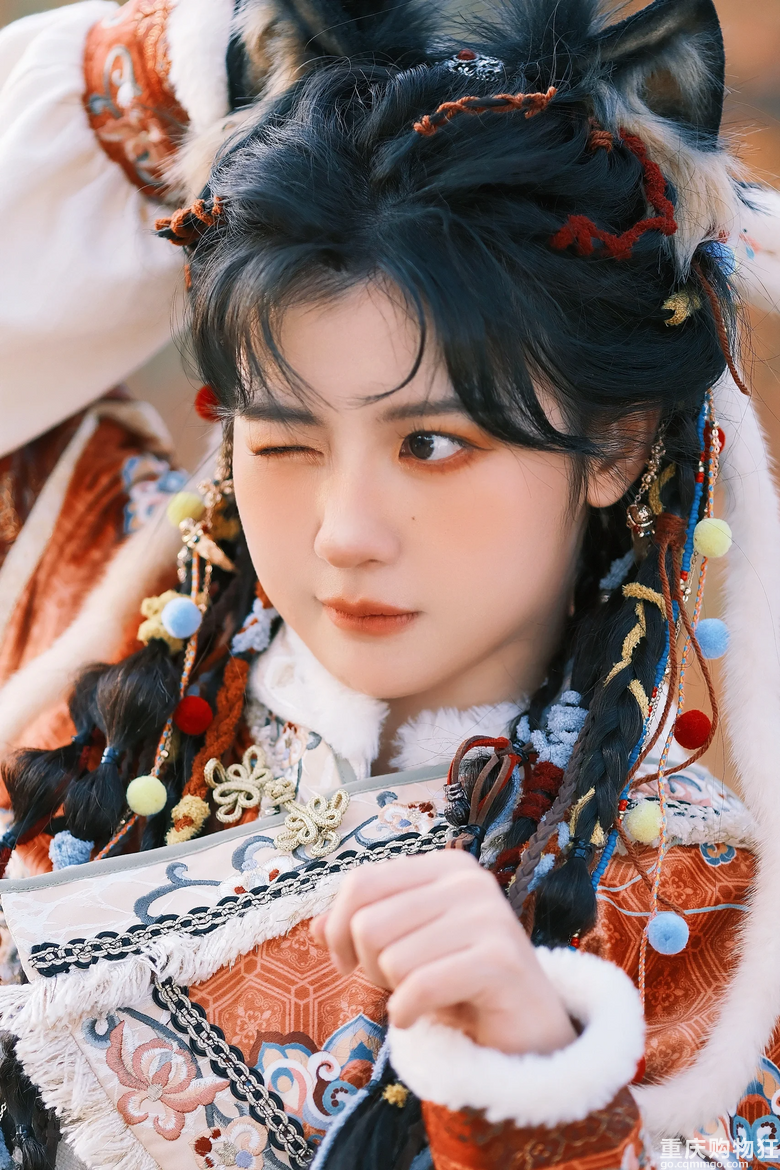 赖美云的少数民族写真好乖，像小说里常年深居山林的狼少主