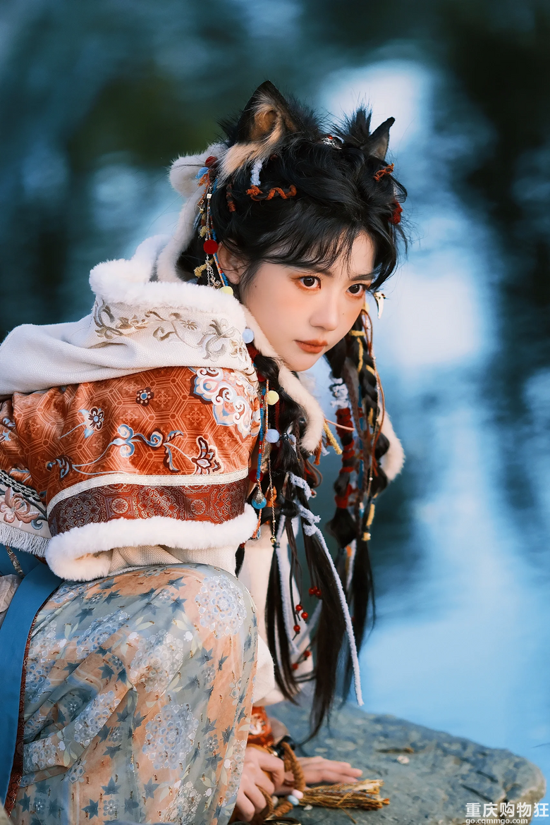 赖美云的少数民族写真好乖，像小说里常年深居山林的狼少主