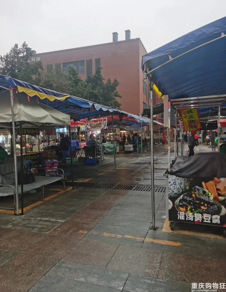 民心佳园的夜市热度过去了，变得冷冷清清