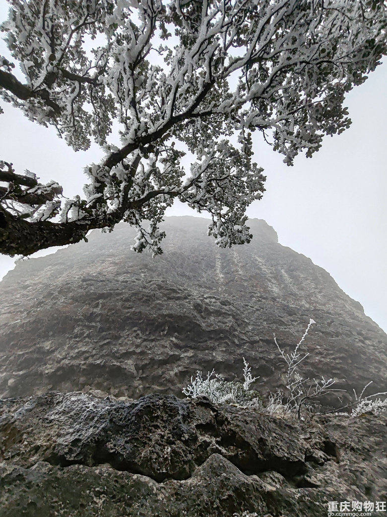 徒步石人峰，新年第一场雪