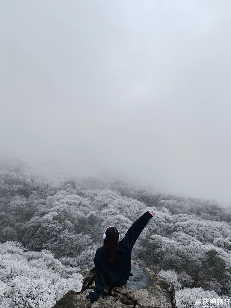 徒步石人峰，新年第一场雪