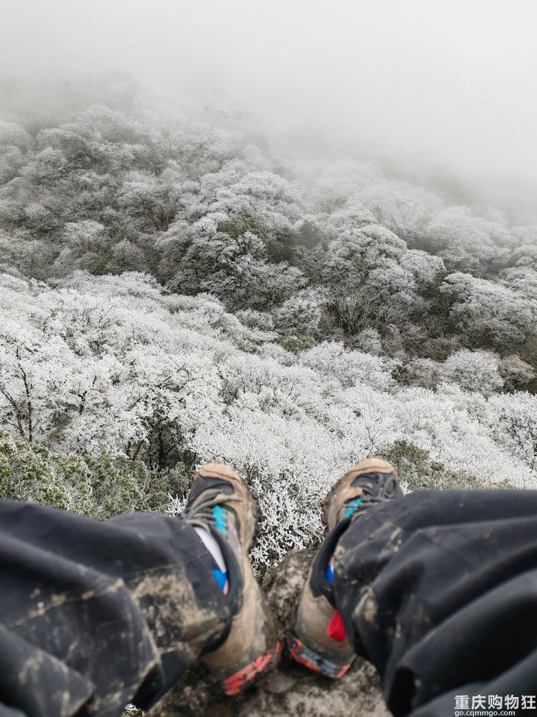 徒步石人峰，新年第一场雪
