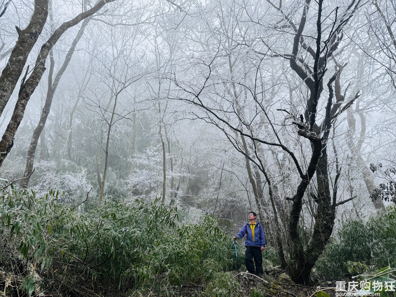 徒步石人峰，新年第一场雪