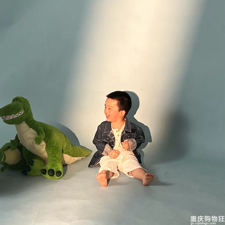 定月子中心送的免费孕妇照，有大宝加入，效果不错！