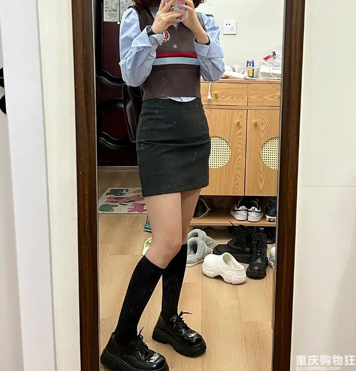 终于放晴了，穿上我新买的包臀裙！美式校园风yyds