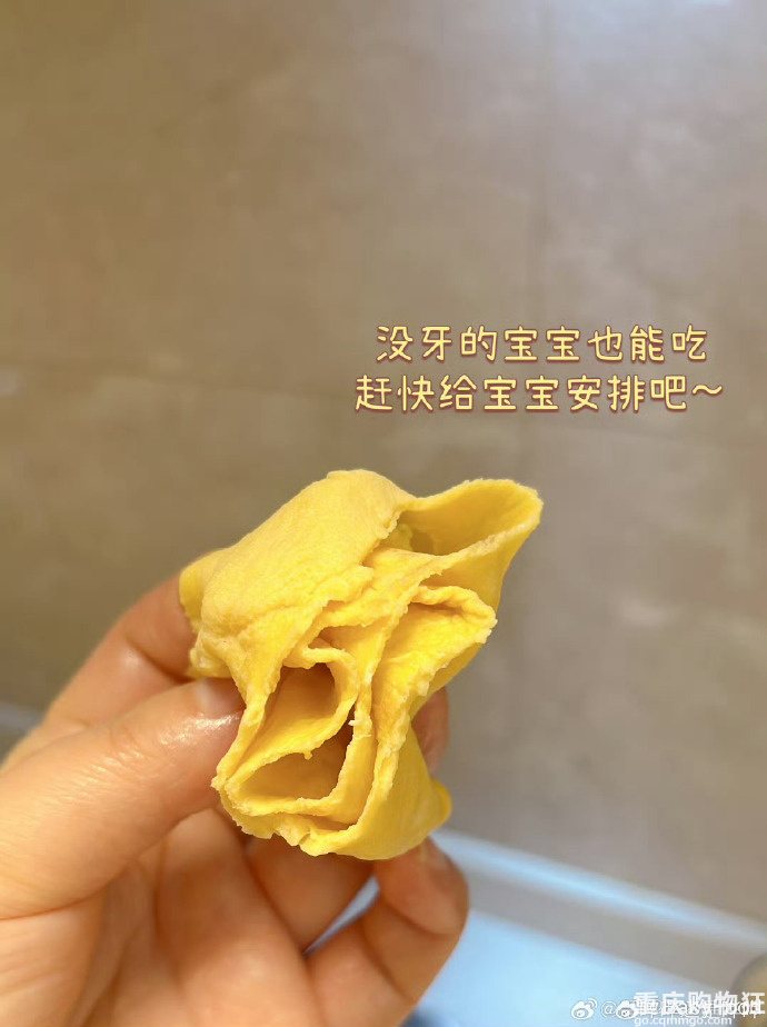 适合九月龄宝宝的辅食——鸡蛋水饼，做法简单， 宝宝非常爱吃～