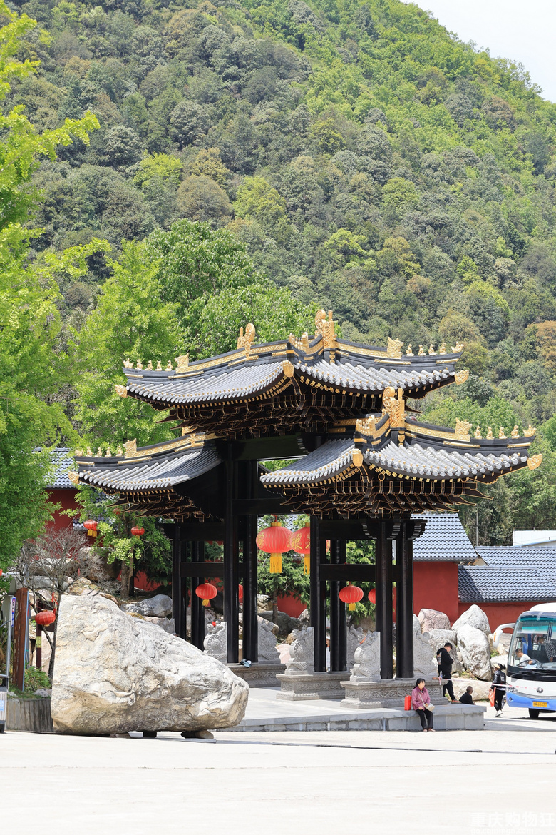登冕宁灵山寺祈福