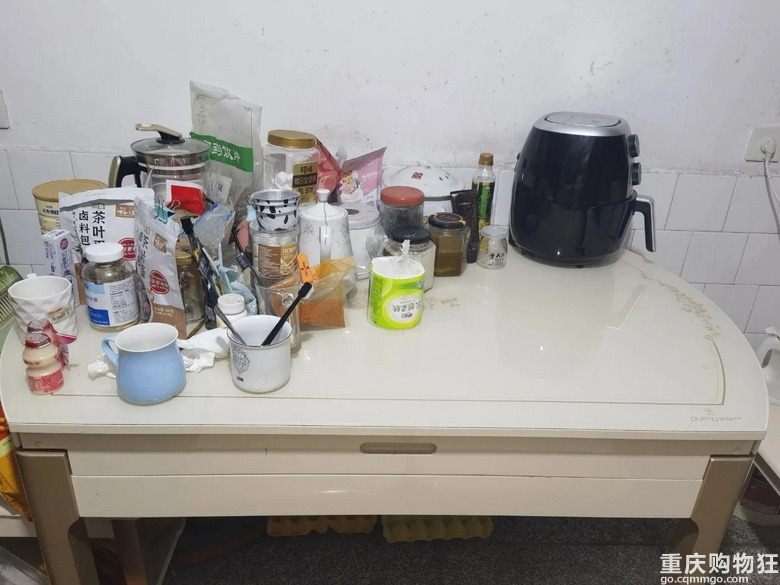有没有同款餐桌，吃饭的地盘越挤越小