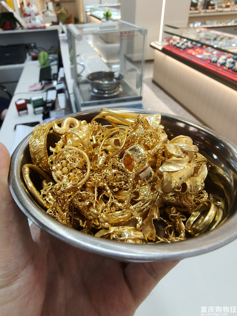 去了解放碑的汇萃黄金换金，1克换1克，款式还挺多