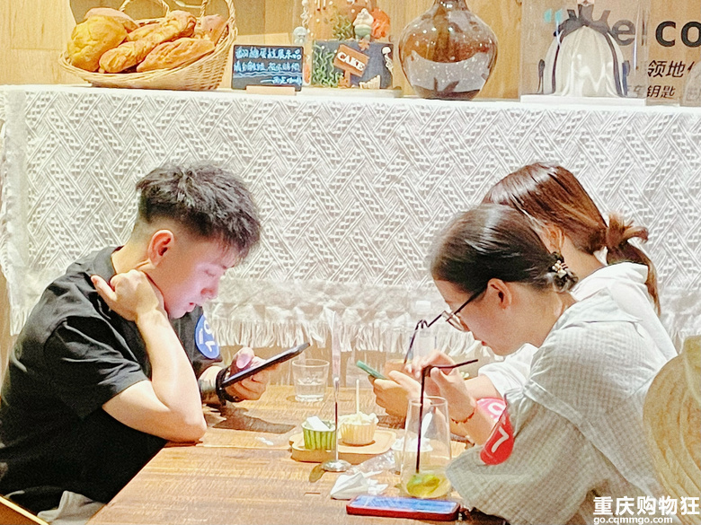 12月90后专场花絮出炉：男嘉宾说美女太多有点看不过来了