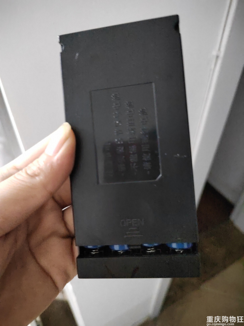 用了一年的智能锁，一直以为是充电款，直到今天才发现是电池款