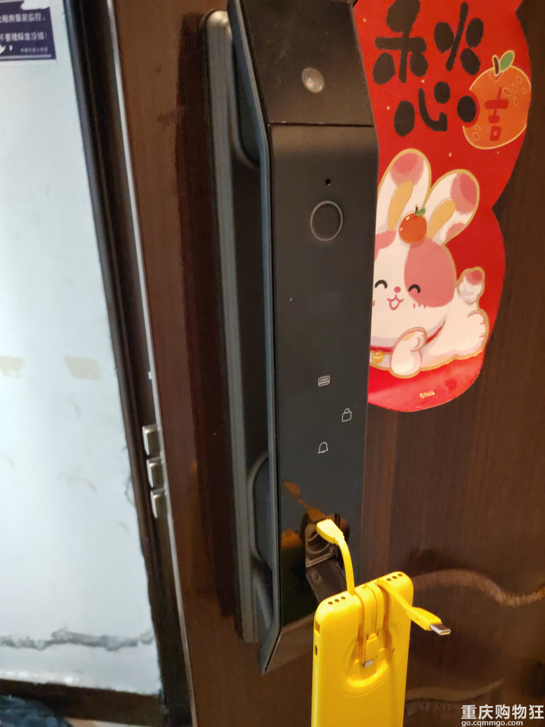 用了一年的智能锁，一直以为是充电款，直到今天才发现是电池款