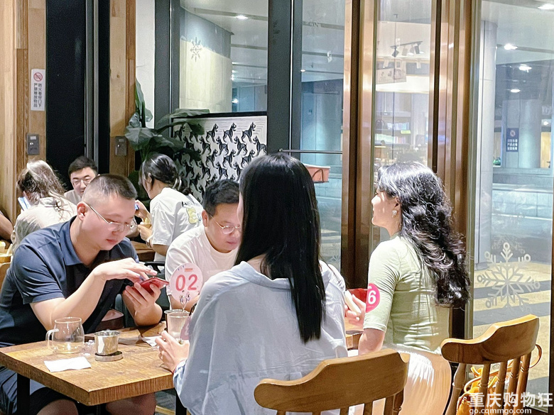 12月90后专场花絮出炉：男嘉宾说美女太多有点看不过来了