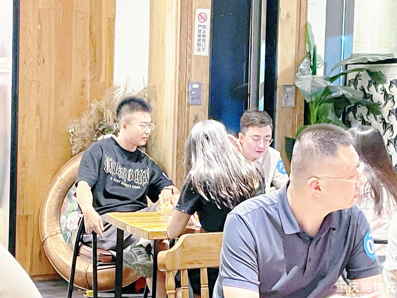 12月90后专场花絮出炉：男嘉宾说美女太多有点看不过来了