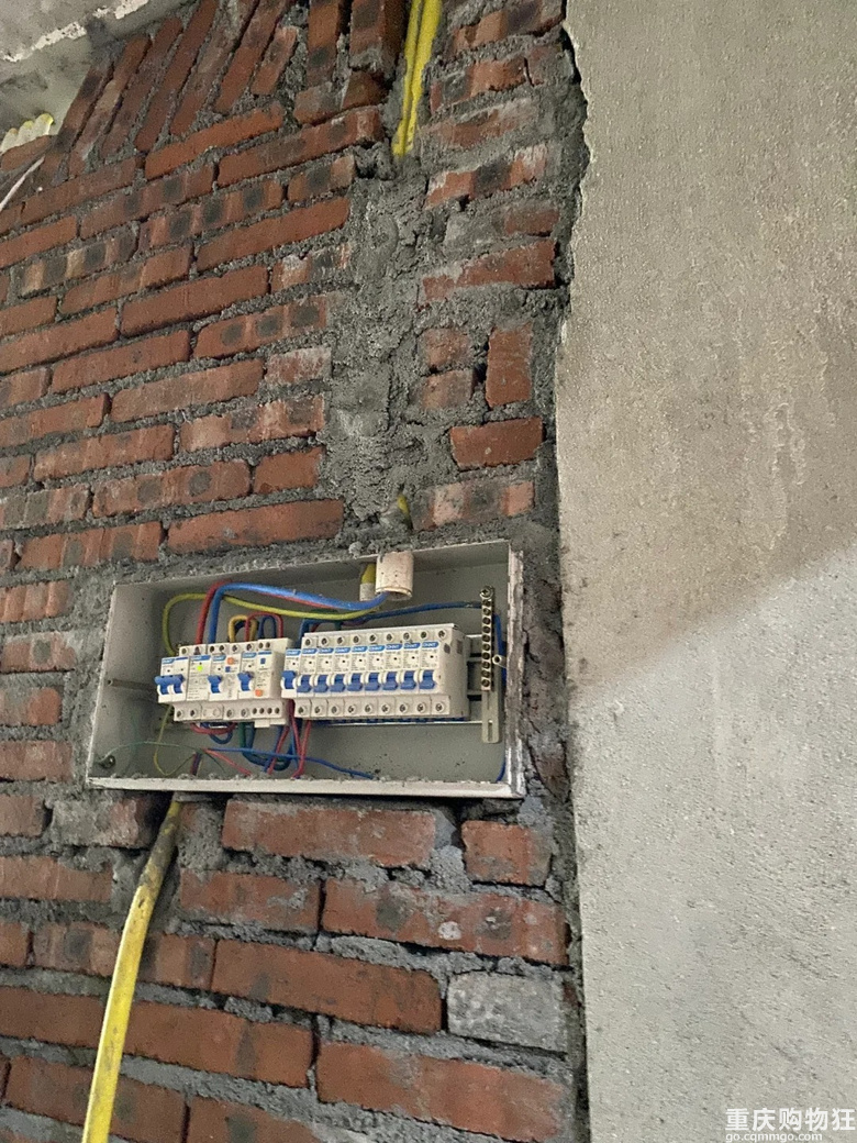 楼下要求我家全屋做防水，因为他们天花板露出了钢筋