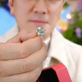 杨子直播间向黄圣依求婚，手拿大钻戒眼含热泪说：直播间，我等你_图3