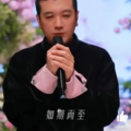 杨子直播间向黄圣依求婚，手拿大钻戒眼含热泪说：直播间，我等你_图0