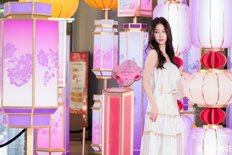 重庆IFS非遗花灯艺术展启幕，全国最大新中式秀山花灯璀璨呈现