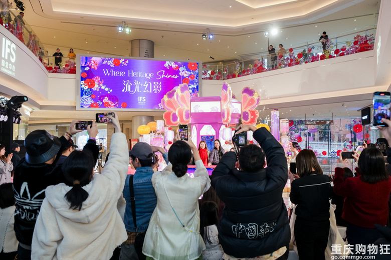 重庆IFS非遗花灯艺术展启幕，全国最大新中式秀山花灯璀璨呈现
