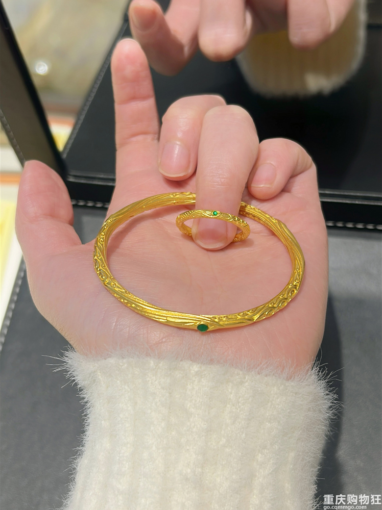最近手痒想买黄金饰品，哪吒的乾坤黄金手镯简直太让人上头了