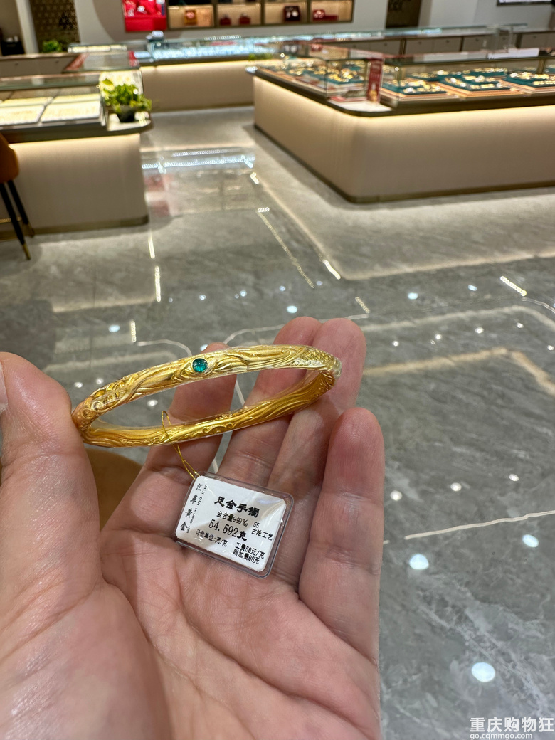 最近手痒想买黄金饰品，哪吒的乾坤黄金手镯简直太让人上头了