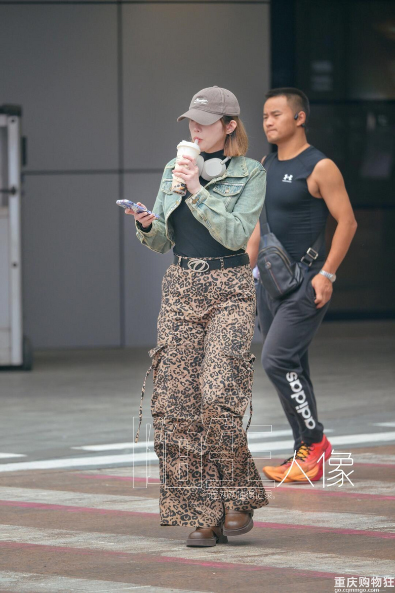 打望最新北城天街街拍穿搭，初春的搭配看有没有你喜欢的