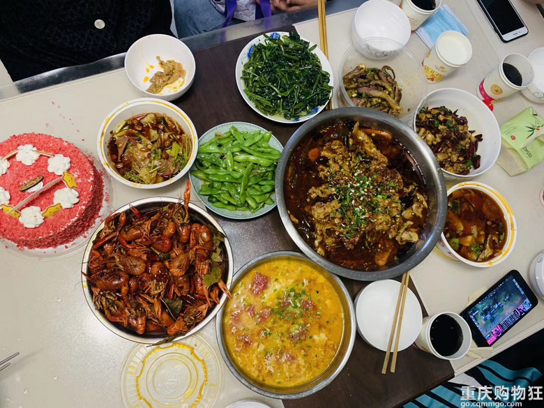 91年，身高177微胖，不抽烟喝酒打牌，有兴趣可以聊一下