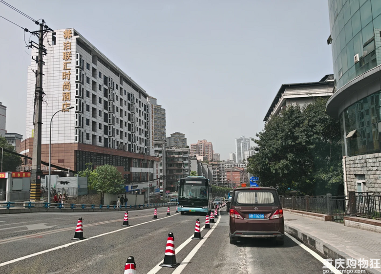 因修下穿道高滩岩西南医院路段拦路管制，建议走凤天路或者轻轨