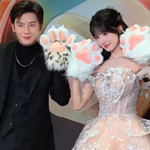 ˦��Ů�����ں�ͬ�У�