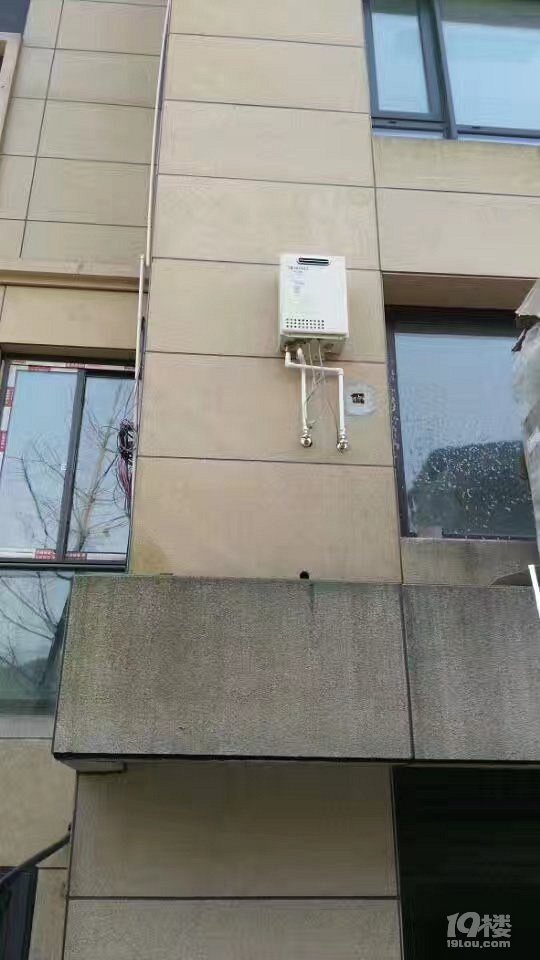 能率燃气热水器室外机安装效果图