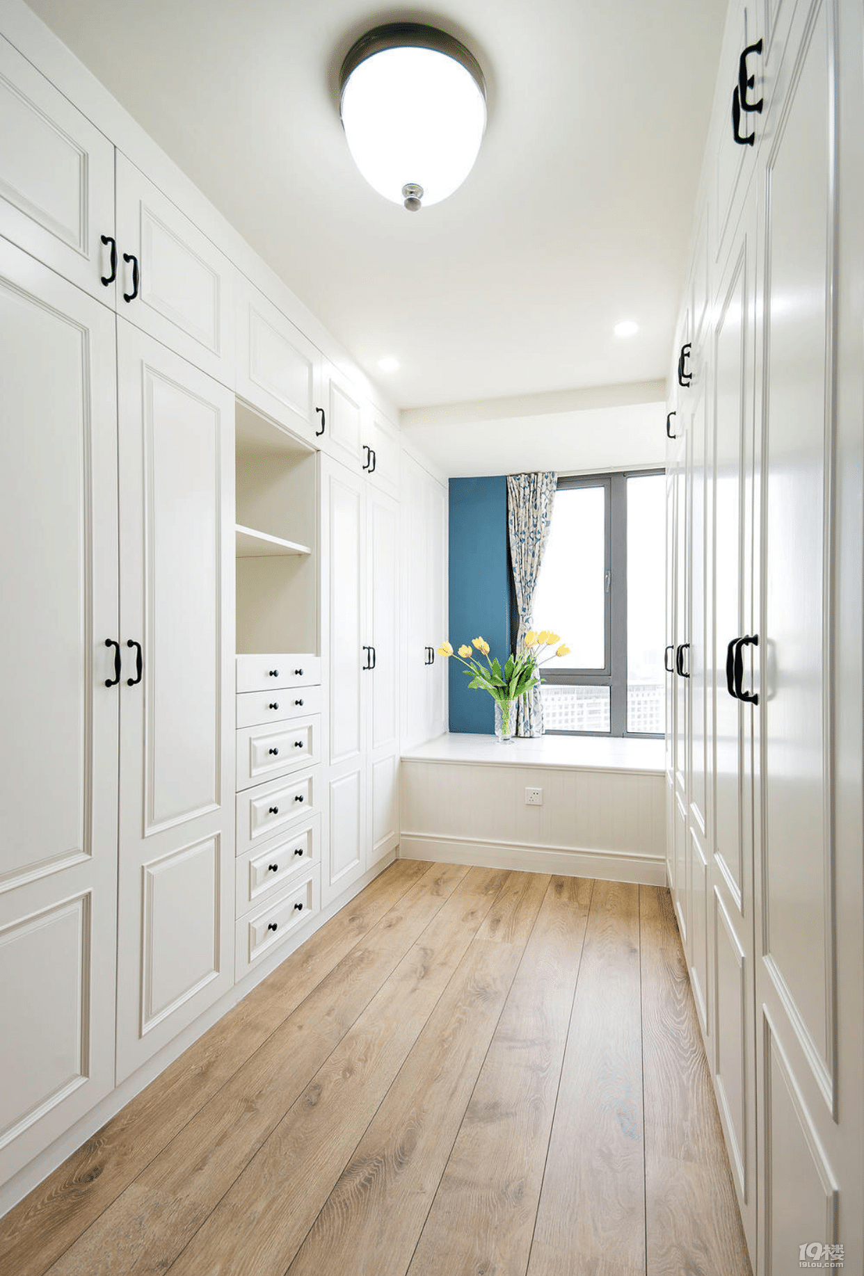 衣帽间高清实景图