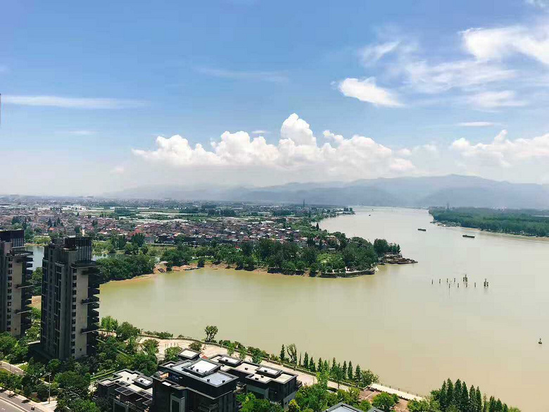 西郊半岛阳光城翡丽海岸一线江景啊133方还是学区房哦