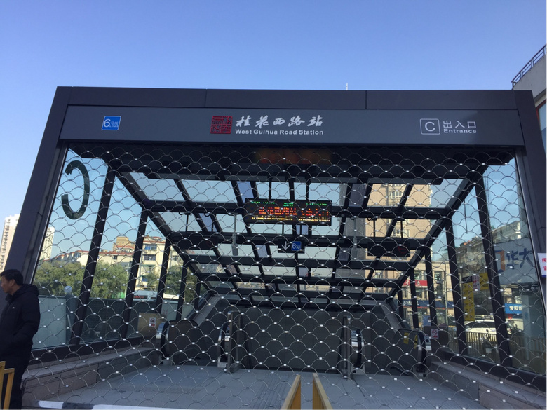 富阳地铁起点站的四个出入口