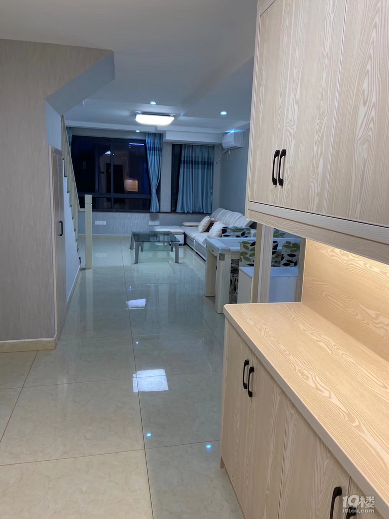 乐汇城4号楼313酒店式loft公寓精装修出租(2600/月)