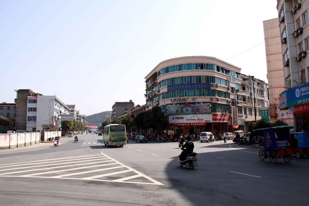 新登街上 (转自富阳新闻网)