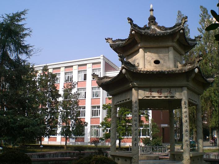 学校小亭子.jpg