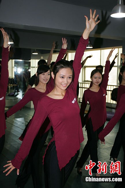 大冬天比基尼备战2012年艺考