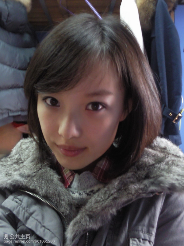 金陵十三钗主角倪妮大学实习照片另一个风格啊