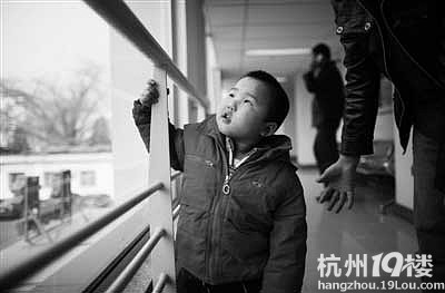 网传女童益益开胸照 儿希会出面澄清称系尸检照