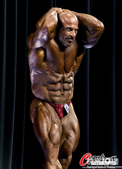 业余健美赛 魔鬼筋肉人同台展示力与美
