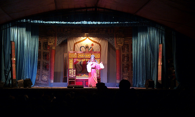 农村越剧开始了