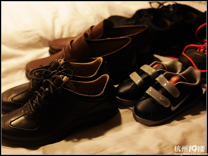 更完,3月带小宝港澳游,败Ferragamo、LV分享