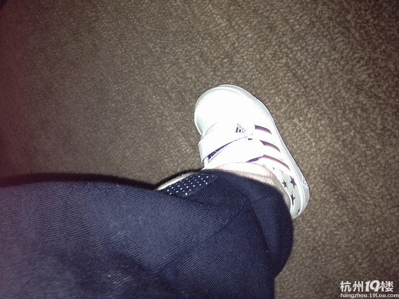 更完,3月带小宝港澳游,败Ferragamo、LV分享