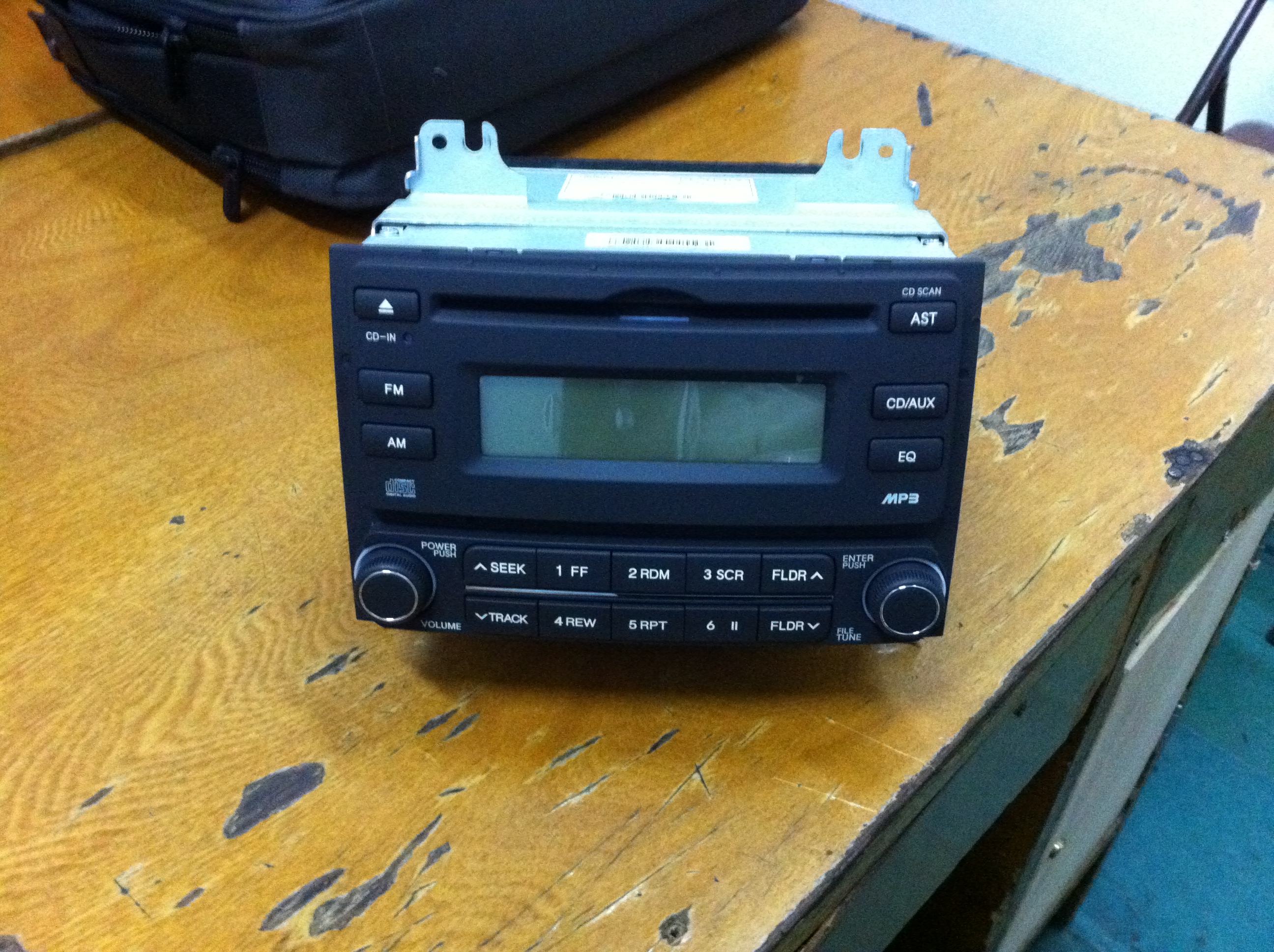 转让车载悦动原装全新cd机!