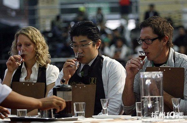 冷门职业收入惊人 飞机回收员年薪轻松过千万